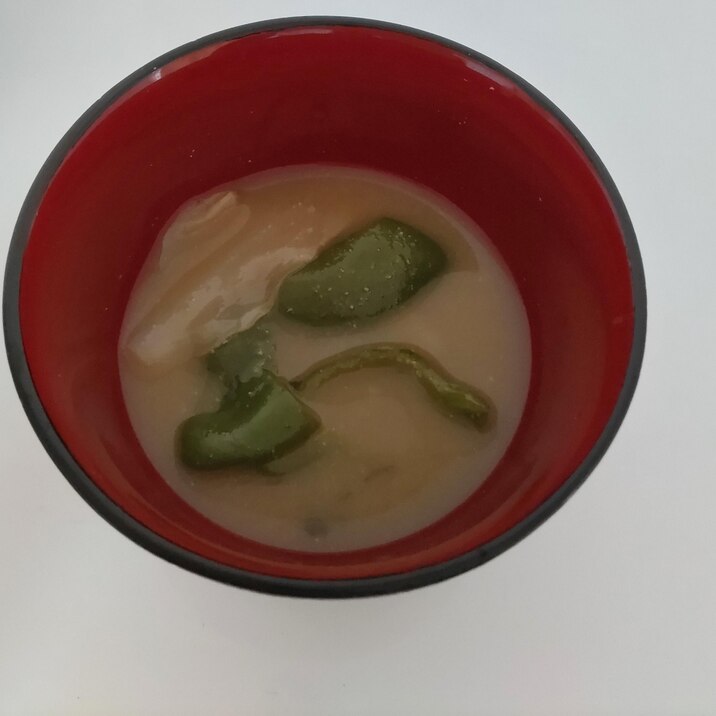 キャベツピーマンみそ汁